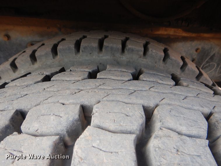 image for item DI0291 1999 International 4900  pressure digger truck