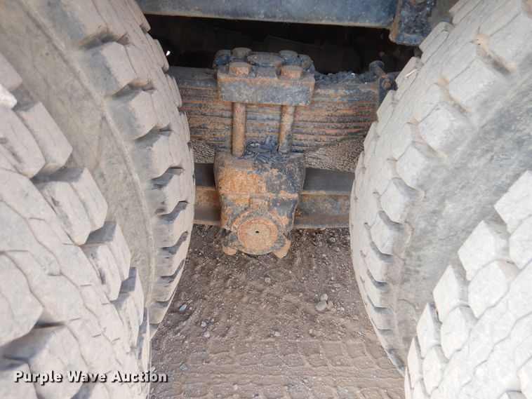 image for item DI0291 1999 International 4900  pressure digger truck