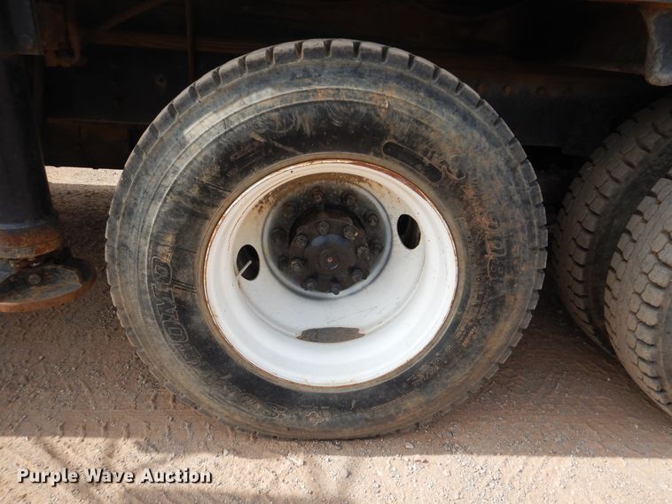 image for item DI0291 1999 International 4900  pressure digger truck