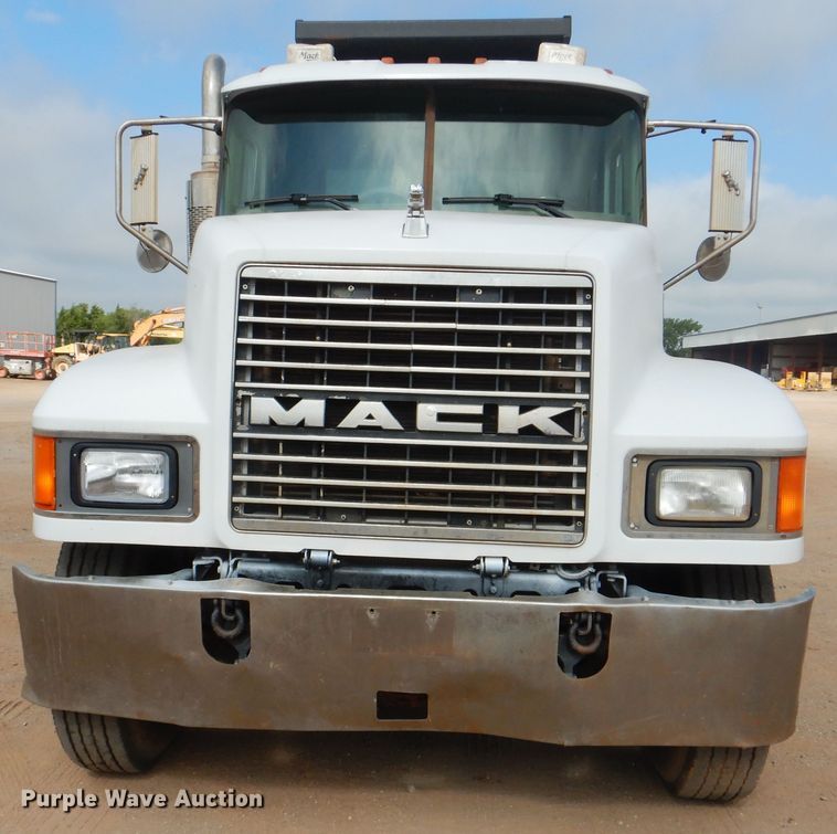 image for item DI0292 2007 Mack CHN613 dump truck