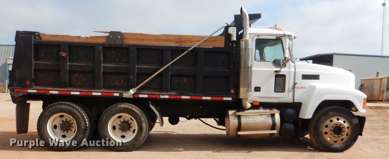 image for item DI0292 2007 Mack CHN613 dump truck