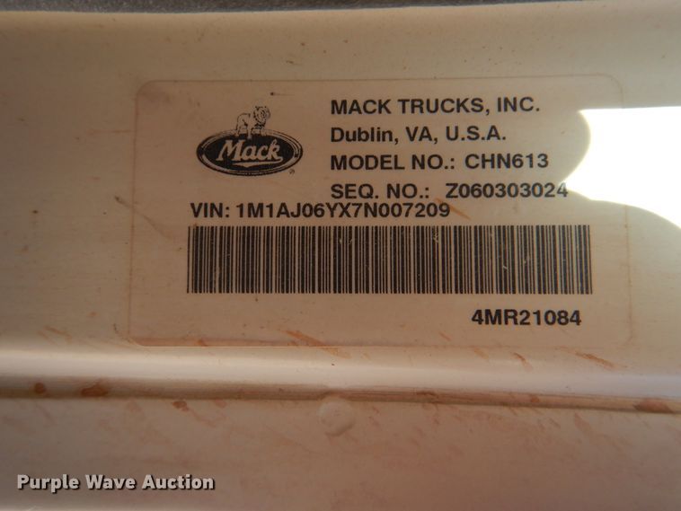 image for item DI0292 2007 Mack CHN613 dump truck