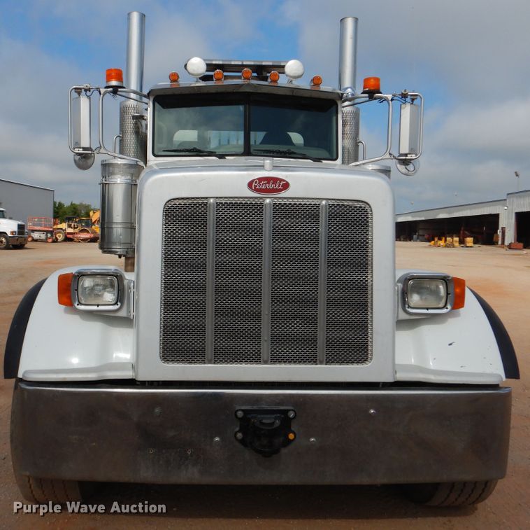 image for item DI0293 2010 Peterbilt 367  semi truck