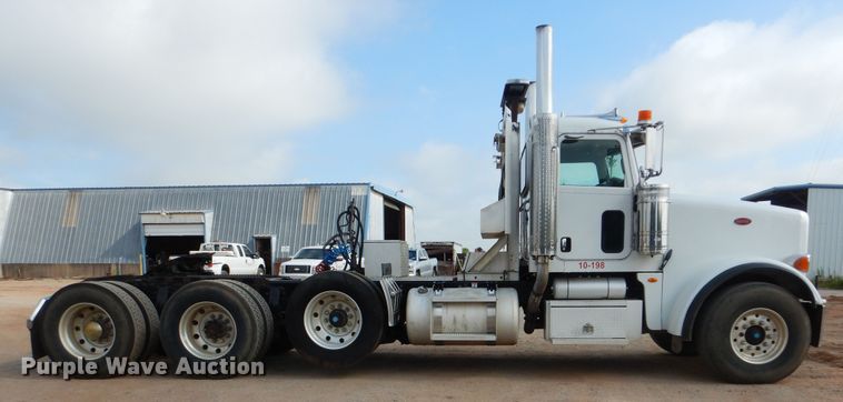 image for item DI0293 2010 Peterbilt 367  semi truck