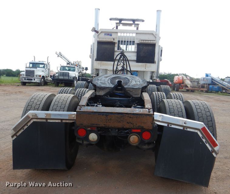 image for item DI0293 2010 Peterbilt 367  semi truck