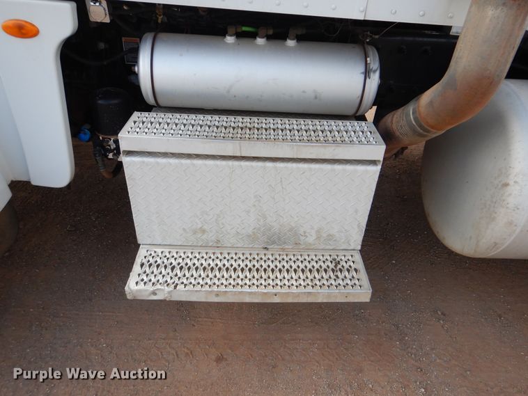 image for item DI0293 2010 Peterbilt 367  semi truck