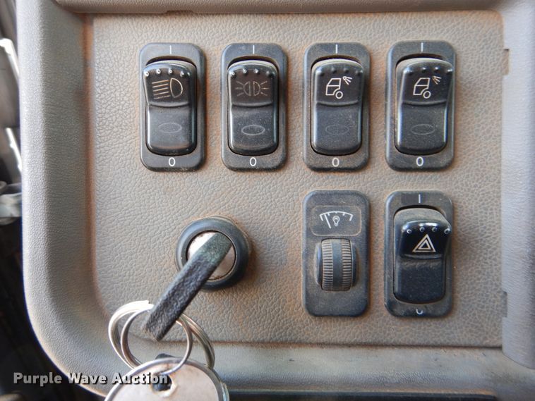 image for item DI0293 2010 Peterbilt 367  semi truck