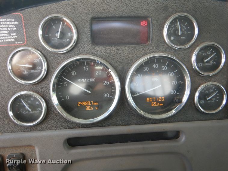 image for item DI0293 2010 Peterbilt 367  semi truck