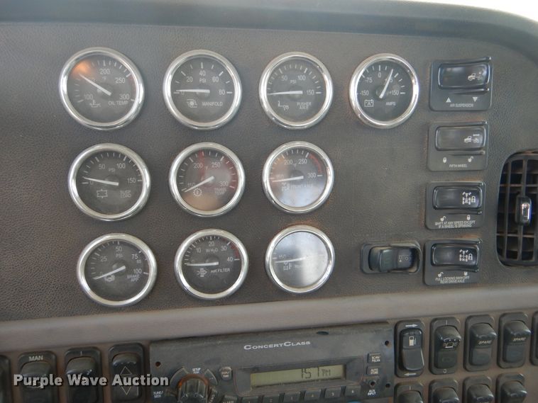 image for item DI0293 2010 Peterbilt 367  semi truck