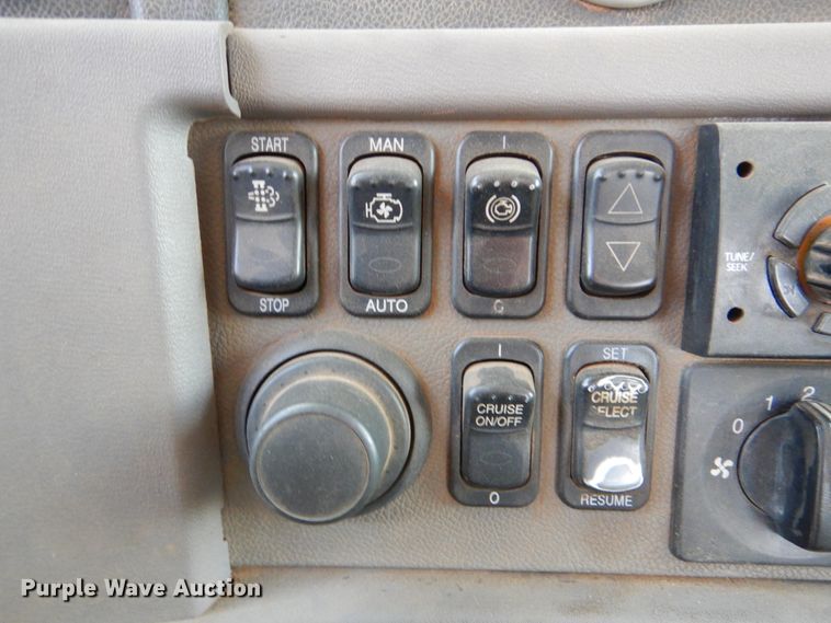 image for item DI0293 2010 Peterbilt 367  semi truck