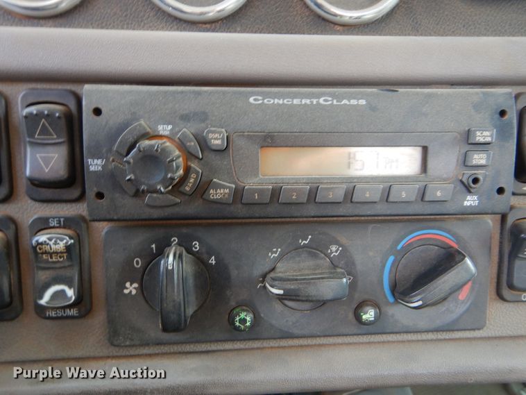 image for item DI0293 2010 Peterbilt 367  semi truck