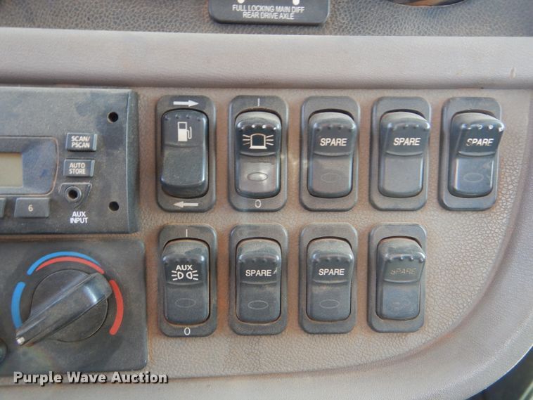 image for item DI0293 2010 Peterbilt 367  semi truck