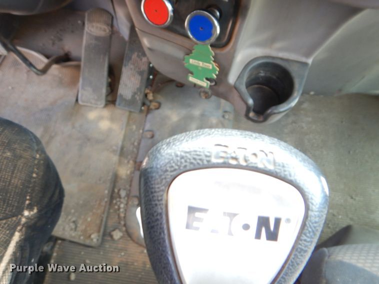 image for item DI0293 2010 Peterbilt 367  semi truck