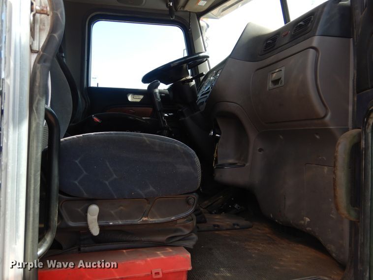 image for item DI0293 2010 Peterbilt 367  semi truck