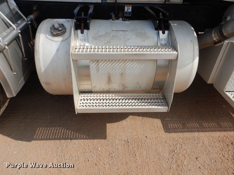 image for item DI0293 2010 Peterbilt 367  semi truck