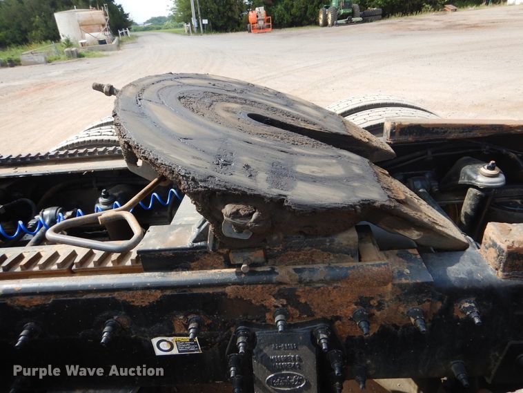 image for item DI0293 2010 Peterbilt 367  semi truck