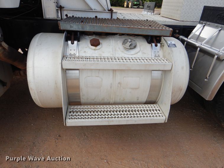 image for item DI0293 2010 Peterbilt 367  semi truck