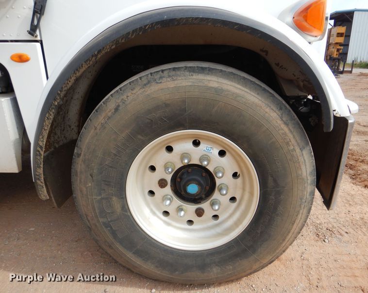 image for item DI0293 2010 Peterbilt 367  semi truck