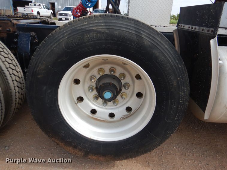 image for item DI0293 2010 Peterbilt 367  semi truck