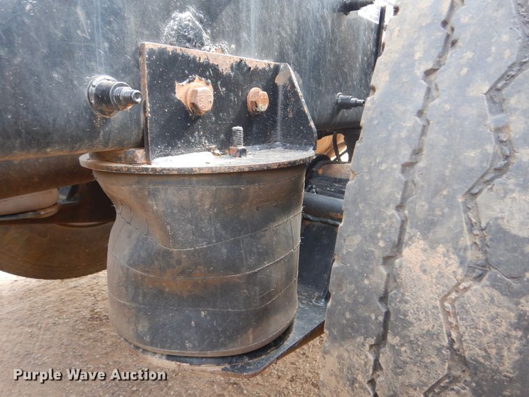 image for item DI0293 2010 Peterbilt 367  semi truck