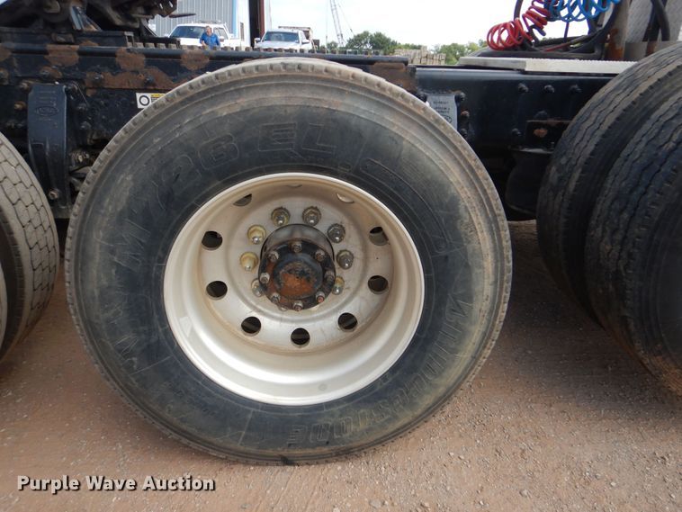 image for item DI0293 2010 Peterbilt 367  semi truck