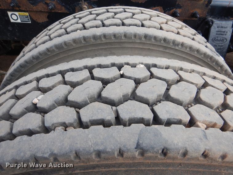 image for item DI0293 2010 Peterbilt 367  semi truck