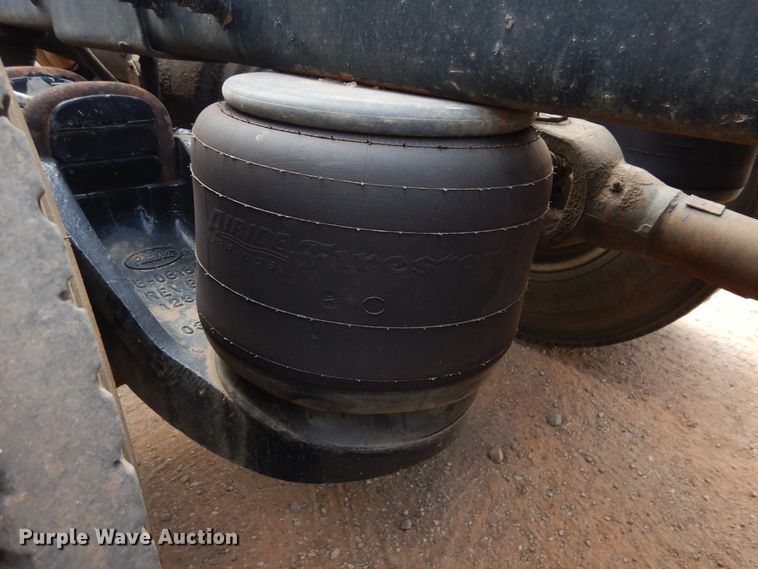 image for item DI0293 2010 Peterbilt 367  semi truck