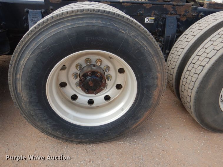 image for item DI0293 2010 Peterbilt 367  semi truck