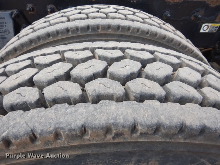 image for item DI0293 2010 Peterbilt 367  semi truck