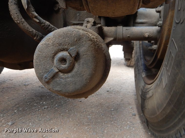 image for item DI0293 2010 Peterbilt 367  semi truck