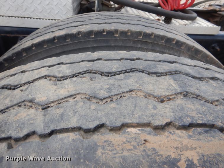 image for item DI0293 2010 Peterbilt 367  semi truck