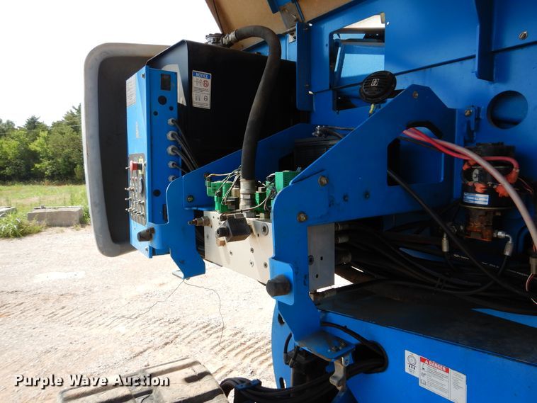 image for item DI0297 2008 Genie S60  boom lift