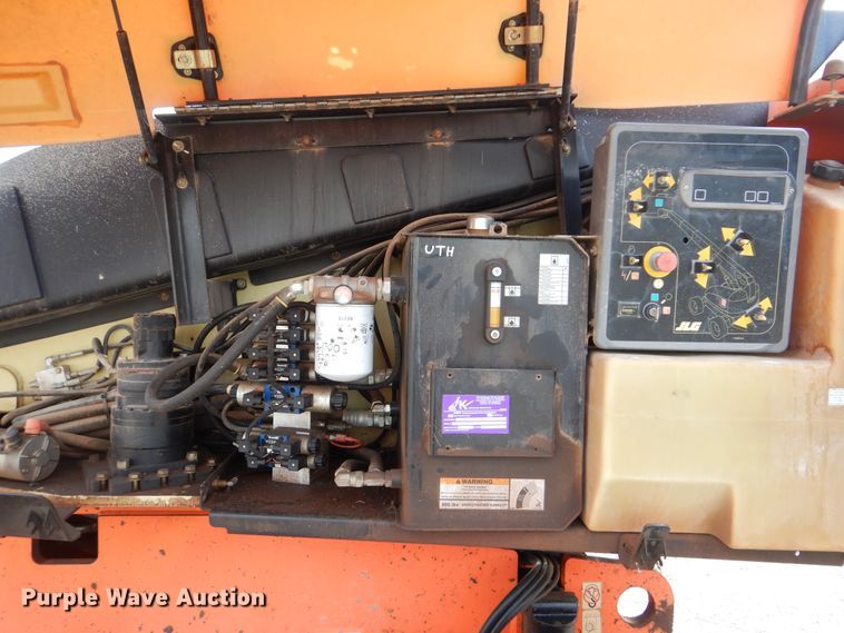 image for item DI0298 2008 JLG 600S  boom lift