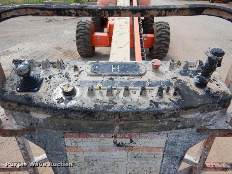 image for item DI0298 2008 JLG 600S  boom lift