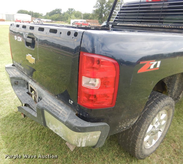 image for item DI0320 2011 Chevrolet Silverado 2500  Crew Cab pickup truck