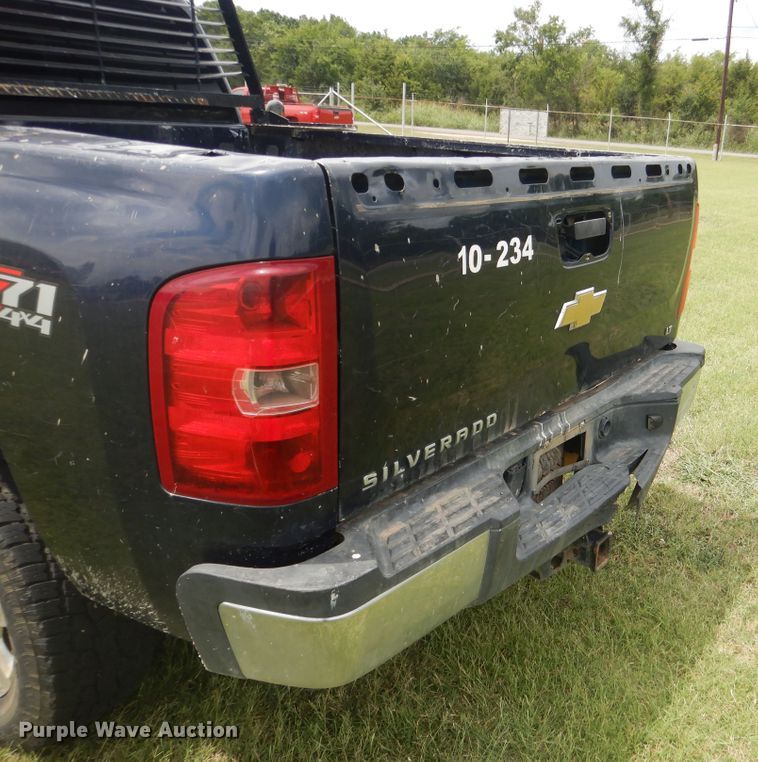 image for item DI0320 2011 Chevrolet Silverado 2500  Crew Cab pickup truck