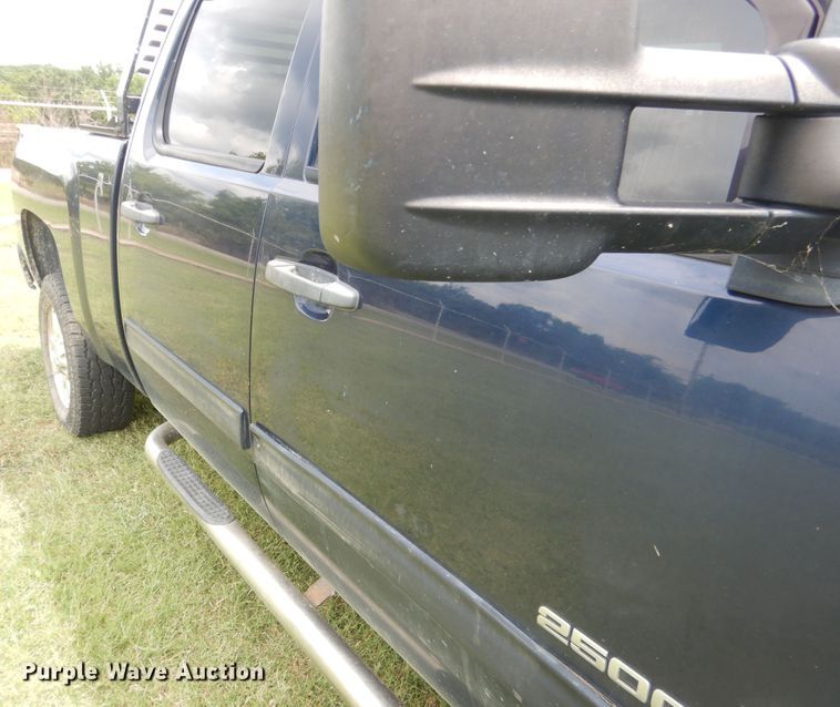 image for item DI0320 2011 Chevrolet Silverado 2500  Crew Cab pickup truck