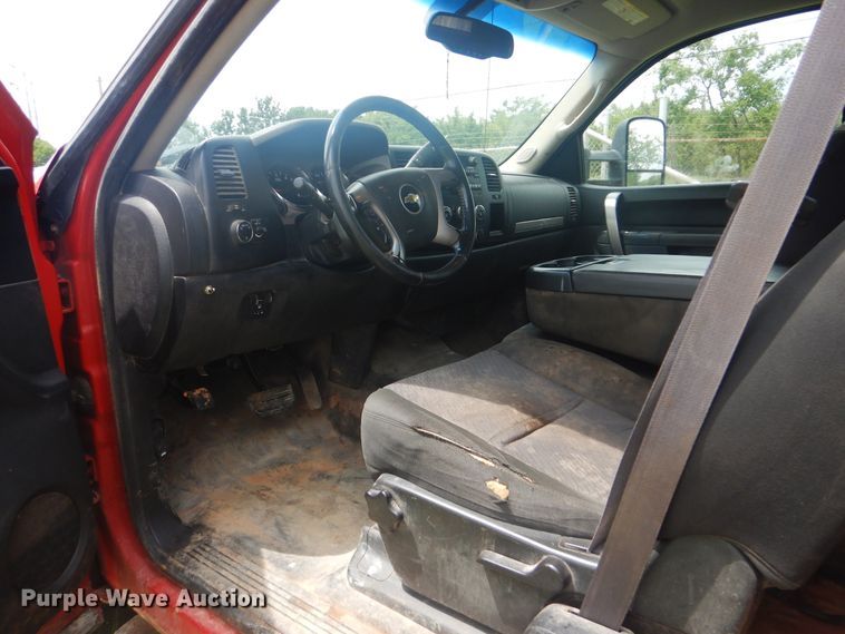 image for item DI0321 2011 Chevrolet Silverado 3500HD  Ext. Cab pickup truck
