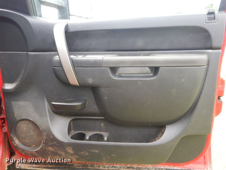 image for item DI0321 2011 Chevrolet Silverado 3500HD  Ext. Cab pickup truck