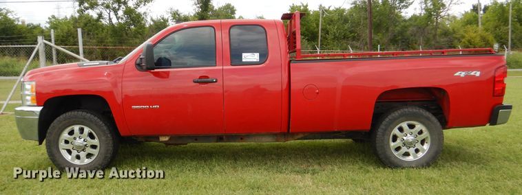 image for item DI0322 2013 Chevrolet Silverado 3500HD  Ext. Cab pickup truck