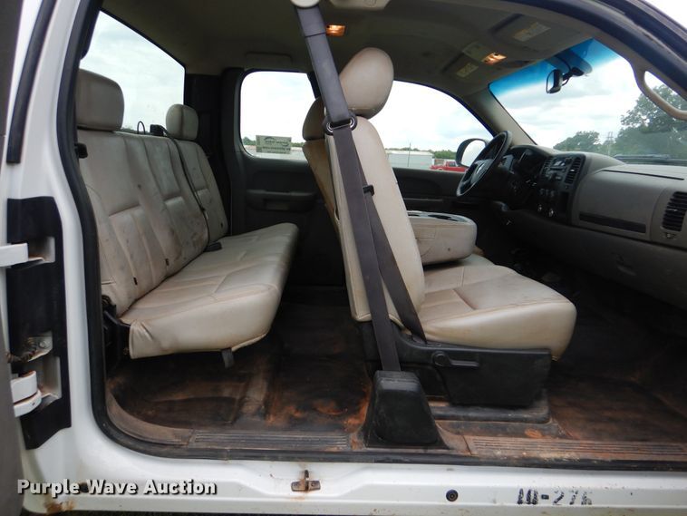 image for item DI0325 2011 Chevrolet Silverado 2500HD  Ext. Cab pickup truck