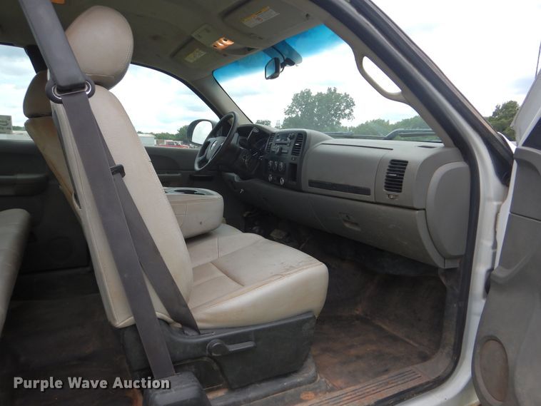 image for item DI0325 2011 Chevrolet Silverado 2500HD  Ext. Cab pickup truck