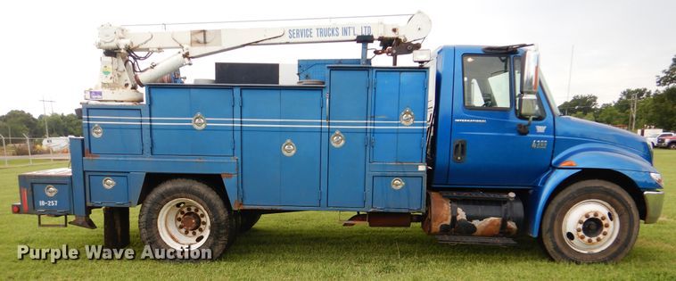 image for item DI0330 2007 International 4300  utility truck with crane