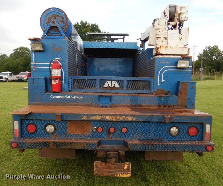 image for item DI0330 2007 International 4300  utility truck with crane