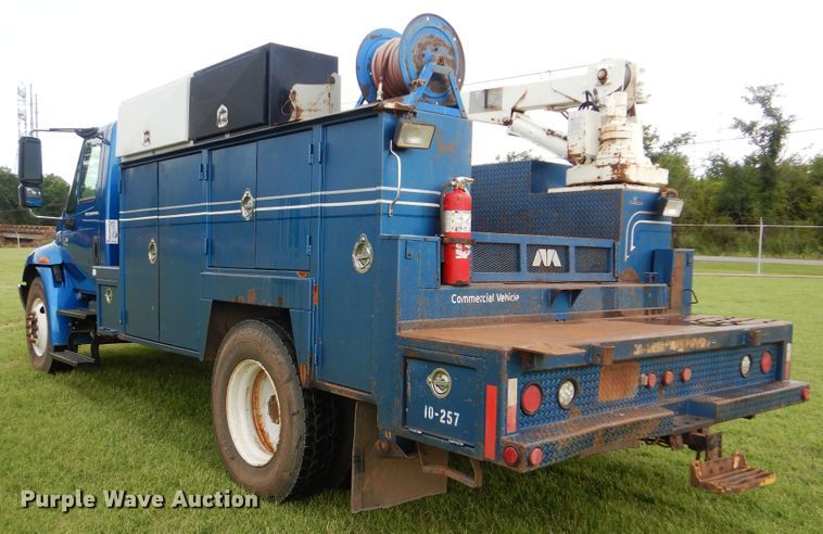 image for item DI0330 2007 International 4300  utility truck with crane