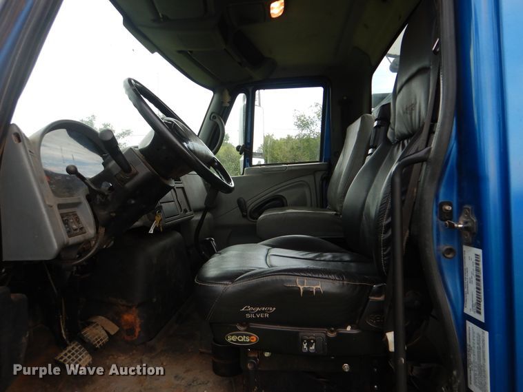 image for item DI0330 2007 International 4300  utility truck with crane