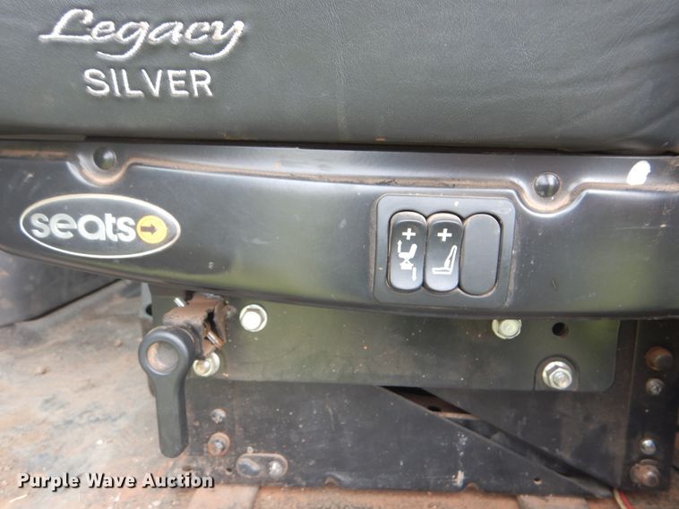 image for item DI0330 2007 International 4300  utility truck with crane