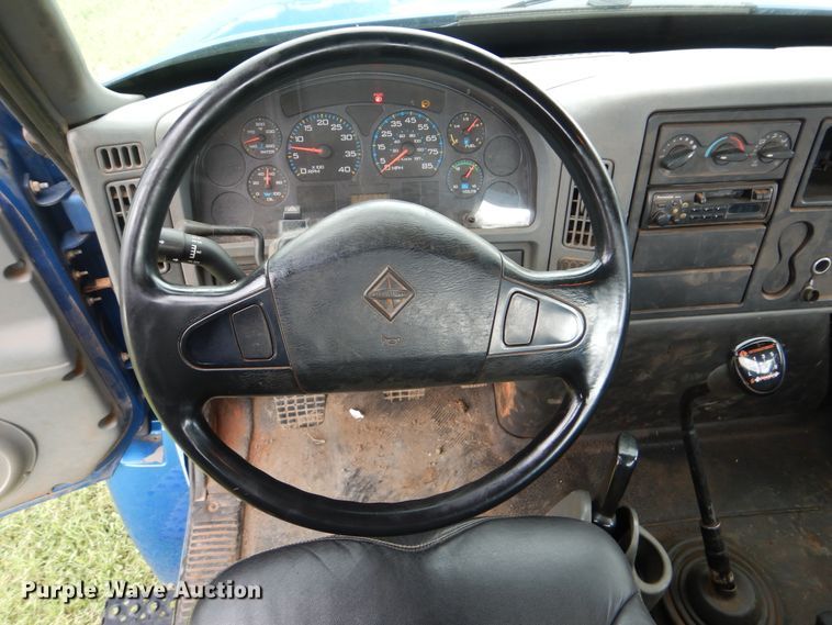 image for item DI0330 2007 International 4300  utility truck with crane