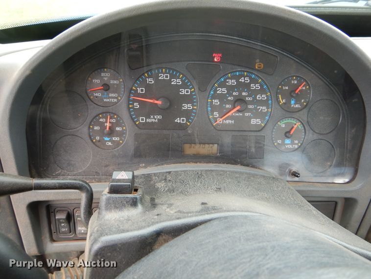 image for item DI0330 2007 International 4300  utility truck with crane