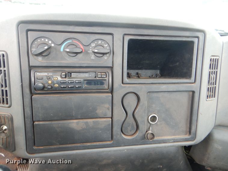 image for item DI0330 2007 International 4300  utility truck with crane